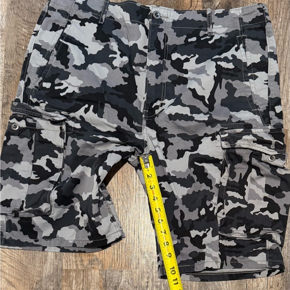 Levi's Men’s black & gray camouflage cargo shorts size 38 - Picture 5 of 12